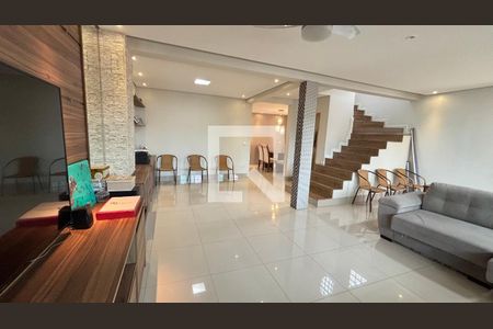 Casa à venda com 4 quartos, 300m² em Jardim Monte Azul, São Paulo