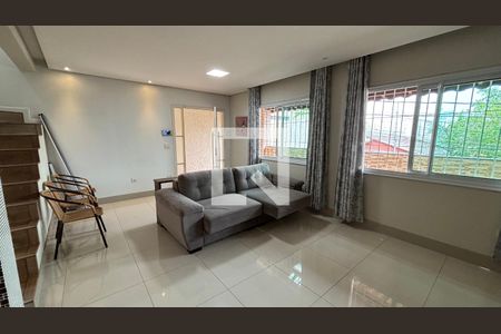 Casa à venda com 4 quartos, 300m² em Jardim Monte Azul, São Paulo