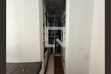 Closet da suíte de casa para alugar com 3 quartos, 125m² em Jardim Campo Limpo, São Paulo