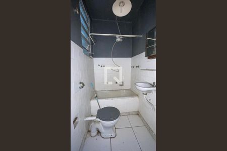 Banheiro de kitnet/studio para alugar com 0 quarto, 25m² em Tijuca, Rio de Janeiro