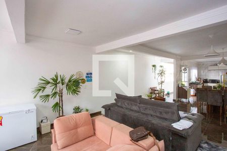 Sala de TV de casa para alugar com 6 quartos, 177m² em Centro, Diadema