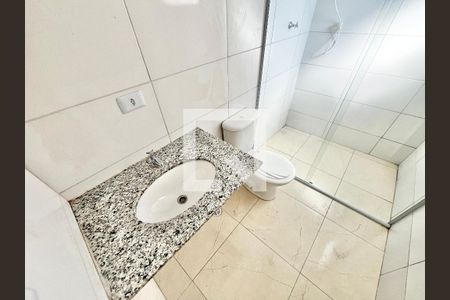 Banheiro de kitnet/studio para alugar com 2 quartos, 80m² em Jardim Primavera, São Paulo