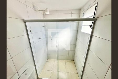 Banheiro de kitnet/studio para alugar com 2 quartos, 80m² em Jardim Primavera, São Paulo