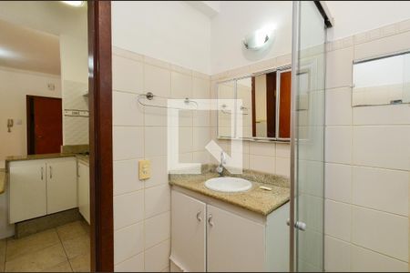 Banheiro de kitnet/studio para alugar com 1 quarto, 35m² em Centro, Belo Horizonte