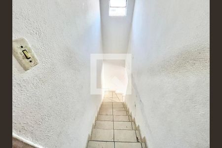 Escada de casa para alugar com 2 quartos, 170m² em Vila Santa Maria, São Paulo