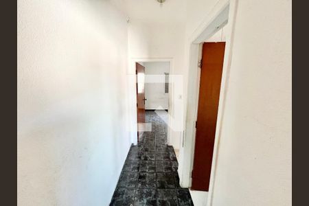 Corredor de casa para alugar com 2 quartos, 170m² em Vila Santa Maria, São Paulo