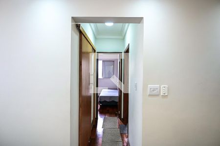 Corredor de apartamento à venda com 2 quartos, 72m² em Chácara Agrindus, Taboão da Serra