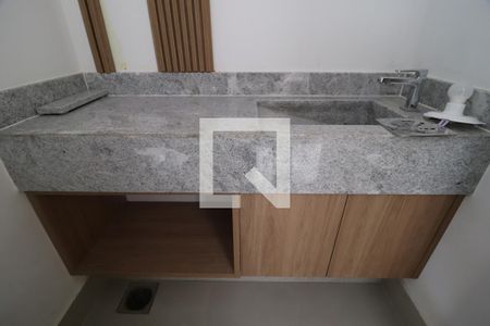 Lavabo de apartamento para alugar com 4 quartos, 225m² em Jardim Karaíba, Uberlândia