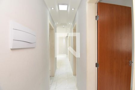 Corredor de apartamento para alugar com 3 quartos, 64m² em Santa Cândida, Curitiba
