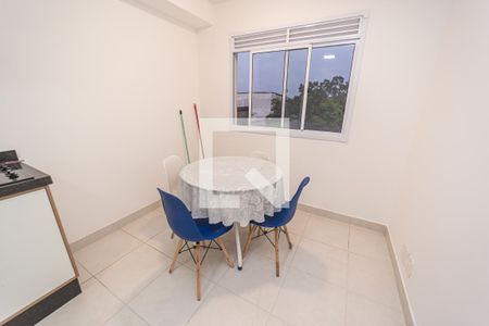 Sala/Cozinha e Área de Serviço de apartamento para alugar com 2 quartos, 33m² em Engenheiro Goulart, São Paulo
