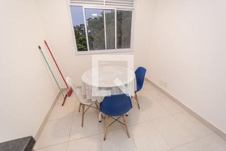 Sala/Cozinha e Área de Serviço de apartamento para alugar com 2 quartos, 33m² em Engenheiro Goulart, São Paulo