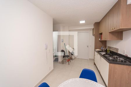 Sala/Cozinha e Área de Serviço de apartamento para alugar com 2 quartos, 33m² em Engenheiro Goulart, São Paulo