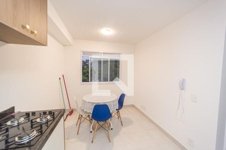 Sala/Cozinha e Área de Serviço de apartamento para alugar com 2 quartos, 33m² em Engenheiro Goulart, São Paulo