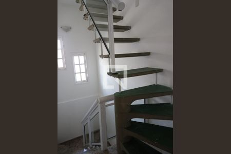 Escada de casa para alugar com 5 quartos, 270m² em Barra de Maricá, Maricá