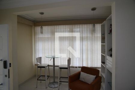 Sala de casa de condomínio para alugar com 5 quartos, 220m² em Barra da Tijuca, Rio de Janeiro