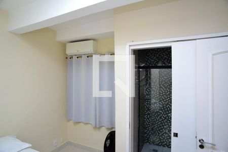 Suíte de casa de condomínio para alugar com 5 quartos, 220m² em Barra da Tijuca, Rio de Janeiro