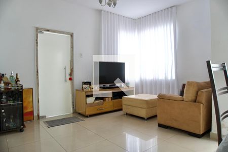 Casa à venda com 2 quartos, 351m² em Santa Tereza, Belo Horizonte