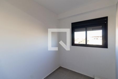 Quarto 1 de apartamento para alugar com 2 quartos, 38m² em Vila Santa Teresa, São Paulo