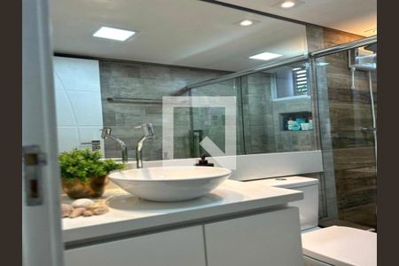 Casa à venda com 3 quartos, 240m² em Bosque da Saúde, São Paulo