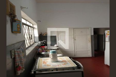 Casa à venda com 6 quartos, 243m² em Vila Ipojuca, São Paulo
