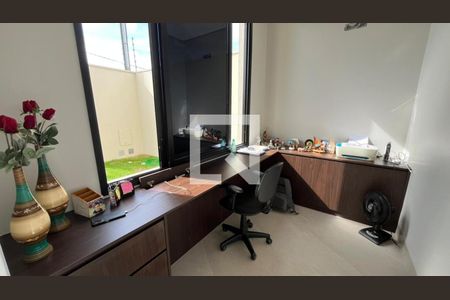 Escritório de casa para alugar com 3 quartos, 214m² em Jardim Karaíba, Uberlândia