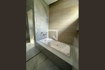 Banheiro de casa de condomínio para alugar com 5 quartos, 253m² em Nova Uberlândia, Uberlândia