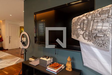 Sala de TV de apartamento à venda com 2 quartos, 139m² em Jardim Paulista, São Paulo