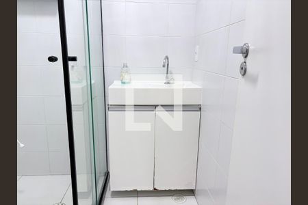 Banheiro de kitnet/studio para alugar com 1 quarto, 27m² em Mooca, São Paulo