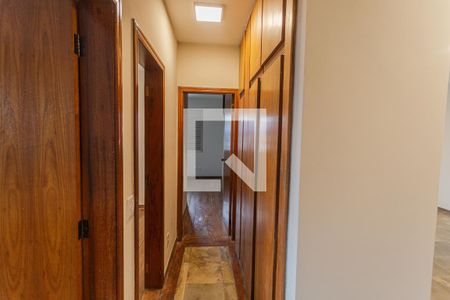 Corredor de apartamento à venda com 3 quartos, 190m² em Lourdes, Belo Horizonte