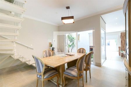 Casa à venda com 3 quartos, 155m² em Vila Monumento, São Paulo