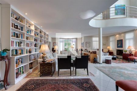 Casa à venda com 4 quartos, 900m² em Santo Amaro, São Paulo