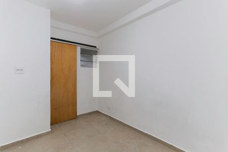 Quarto 2 de casa para alugar com 2 quartos, 60m² em Vila Roque, São Paulo