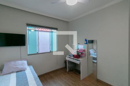 Casa à venda com 3 quartos, 200m² em Planalto, Belo Horizonte