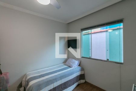 Casa à venda com 3 quartos, 200m² em Planalto, Belo Horizonte