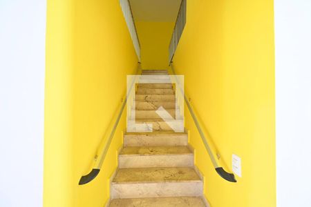 Escadas de casa para alugar com 3 quartos, 290m² em Planalto Paulista, São Paulo