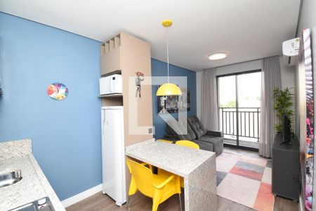 Sala e Cozinha de apartamento para alugar com 1 quarto, 31m² em Centro, Curitiba