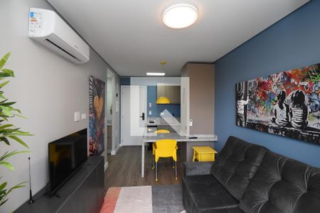 Sala e Cozinha de apartamento para alugar com 1 quarto, 31m² em Centro, Curitiba