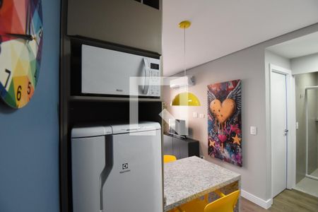 Sala e Cozinha de apartamento para alugar com 1 quarto, 31m² em Centro, Curitiba