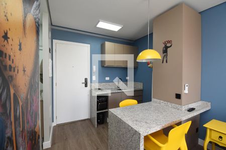 Sala e Cozinha de apartamento para alugar com 1 quarto, 31m² em Centro, Curitiba