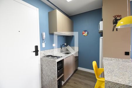 Sala e Cozinha de apartamento para alugar com 1 quarto, 31m² em Centro, Curitiba
