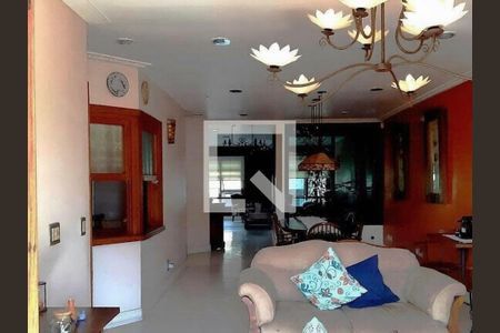 Casa à venda com 4 quartos, 447m² em Vila Paiva, São Paulo