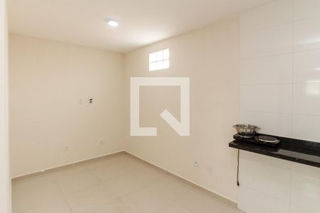 Sala e Cozinha de casa para alugar com 2 quartos, 100m² em Vila Mazzei, São Paulo