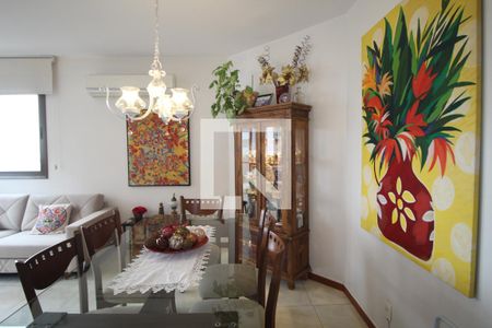 Sala de apartamento à venda com 3 quartos, 88m² em Petrópolis, Porto Alegre