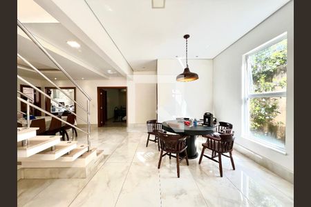 Sala 1 de casa à venda com 6 quartos, 600m² em São Luiz, Belo Horizonte
