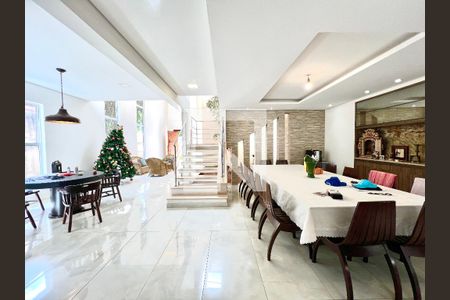Sala 1 de casa à venda com 6 quartos, 600m² em São Luiz, Belo Horizonte