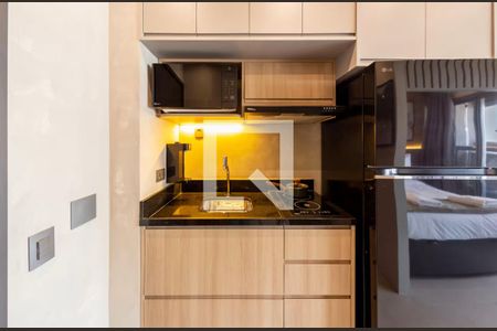 Cozinha de kitnet/studio para alugar com 1 quarto, 27m² em Jardim das Acacias, São Paulo