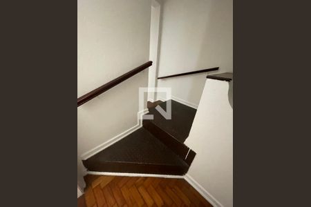 Escada de casa à venda com 4 quartos, 124m² em Perdizes, São Paulo