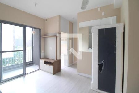 Sala com móveis de madeira e janela grande, iluminada por luz natural e com vista para a varanda. de apartamento à venda com 2 quartos, 47m² em Jardim Marajoara, São Paulo