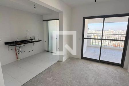 Cozinha com pia e bancada de granito, sem geladeira ou fogão, com vista para a cidade. de apartamento à venda com 3 quartos, 92m² em Vila Aricanduva, São Paulo