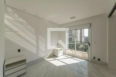 Sala com vista para a cidade, iluminada por luz natural, com móveis brancos e piso de porcelanato. de apartamento à venda com 4 quartos, 205m² em Vila Gertrudes, São Paulo